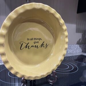 Pie Dish with 'Give Thanks' Text